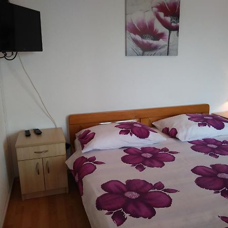 Nives Apartmani Pakoštane Esterno foto