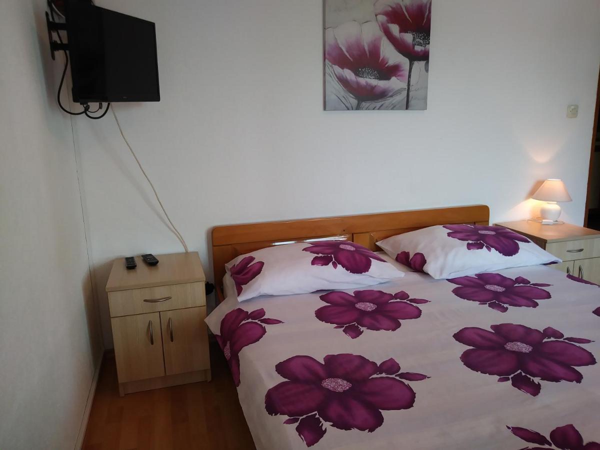 Nives Apartmani Pakoštane Esterno foto