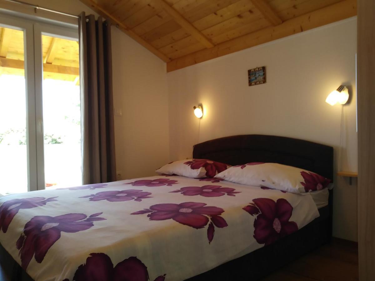 Nives Apartmani Pakoštane Esterno foto