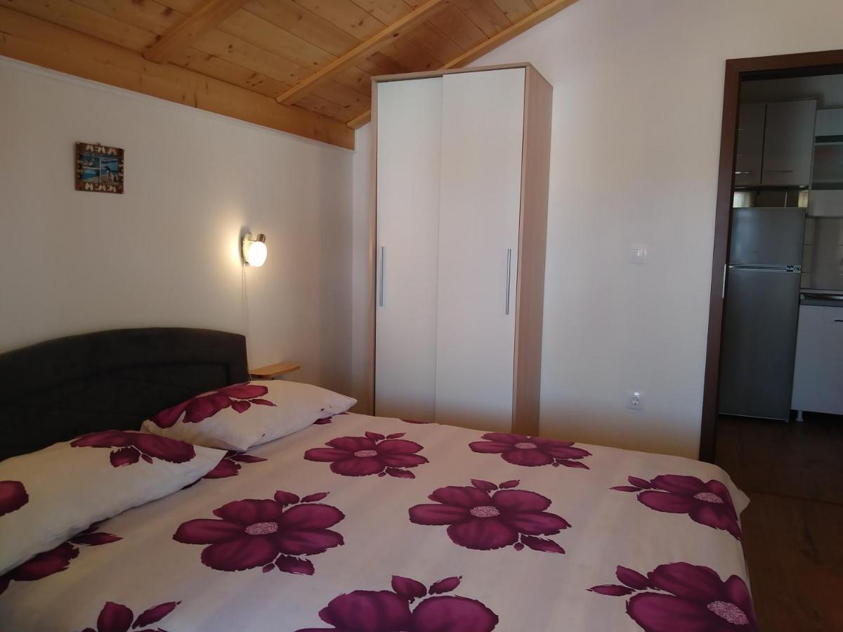 Nives Apartmani Pakoštane Esterno foto