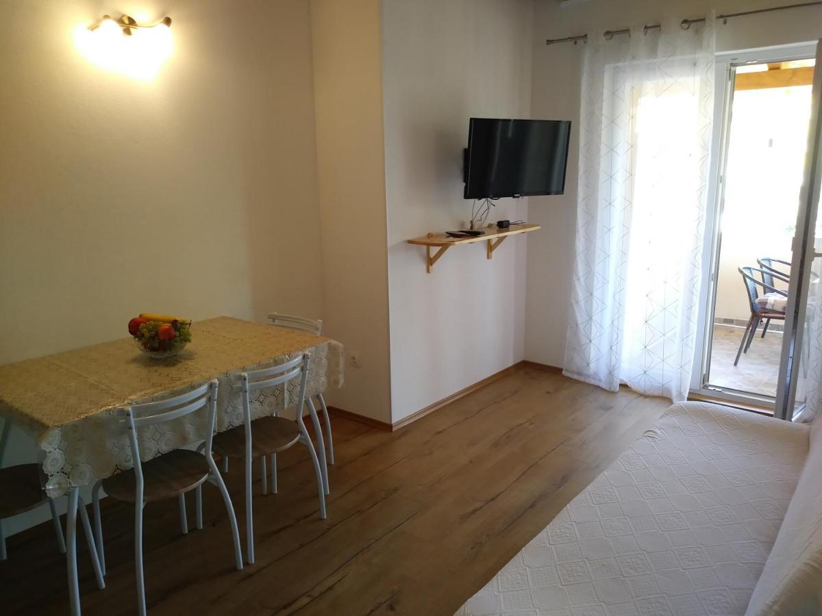Nives Apartmani Pakoštane Esterno foto