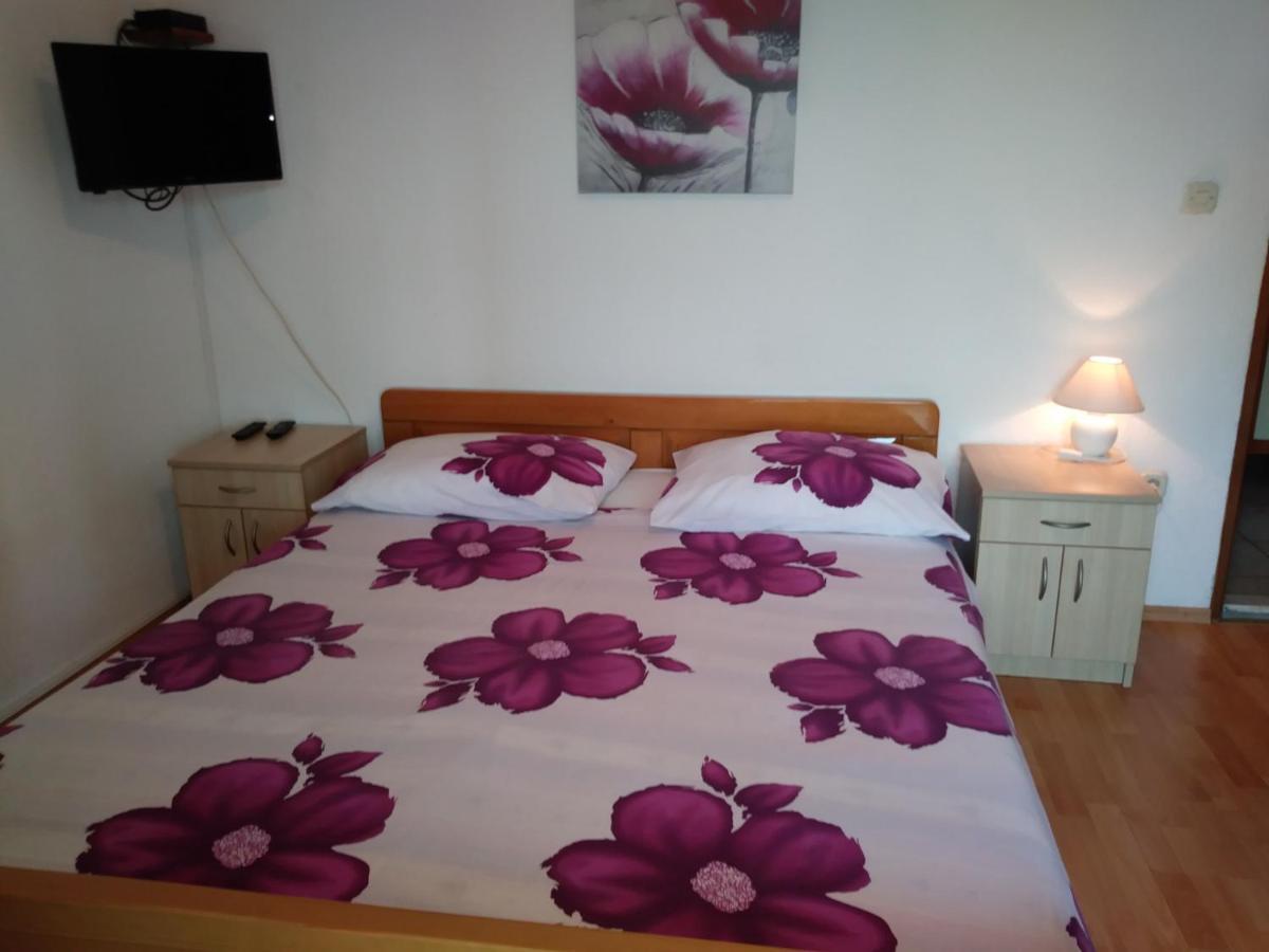 Nives Apartmani Pakoštane Esterno foto