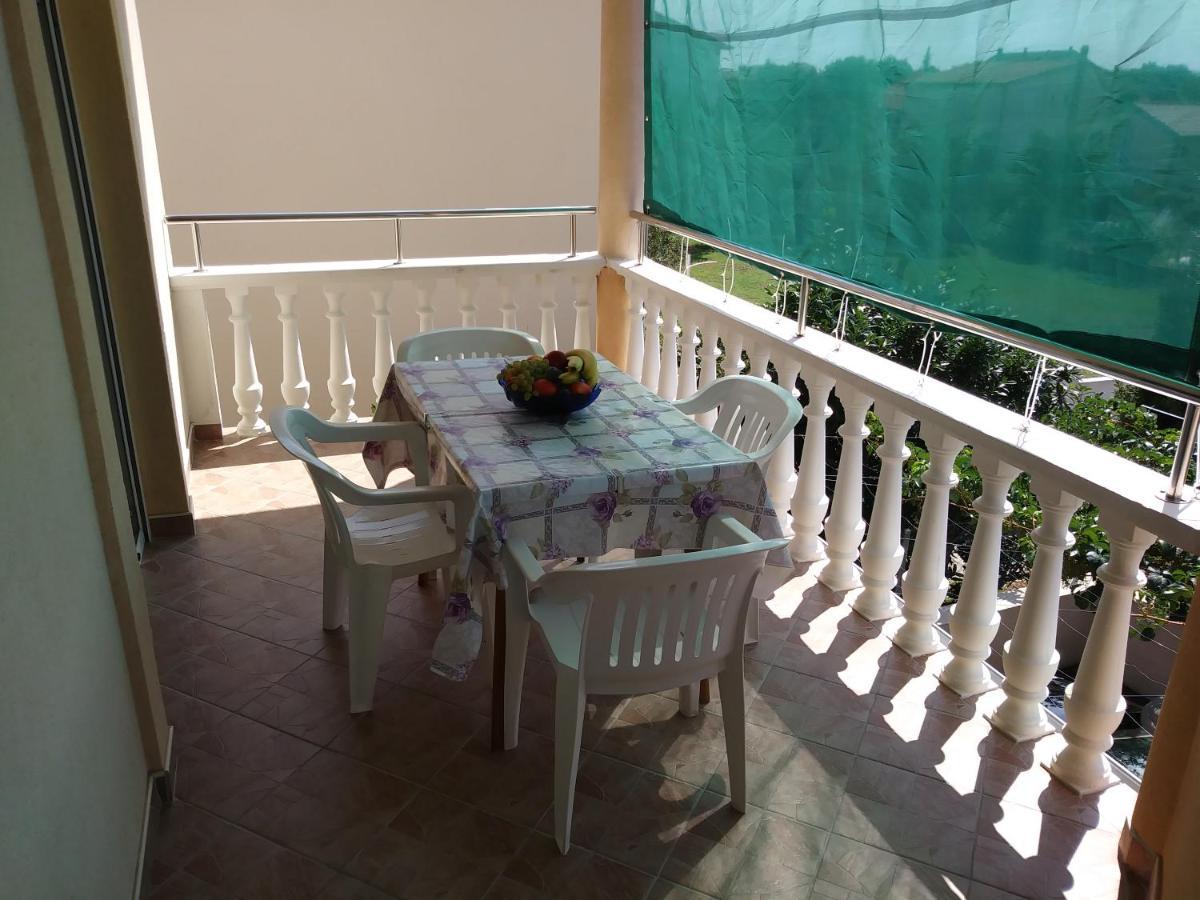 Nives Apartmani Pakoštane Esterno foto
