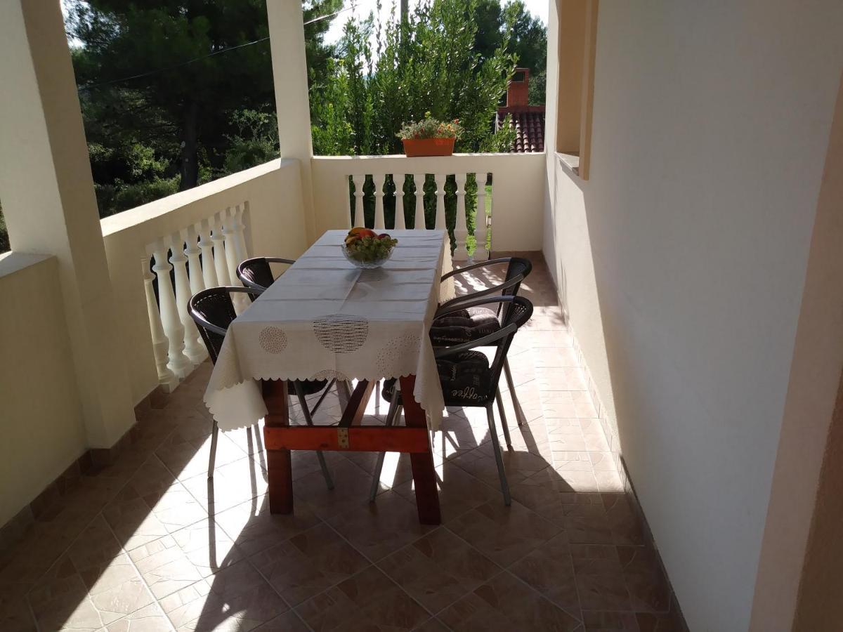 Nives Apartmani Pakoštane Esterno foto