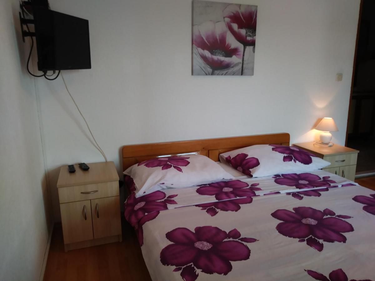 Nives Apartmani Pakoštane Esterno foto