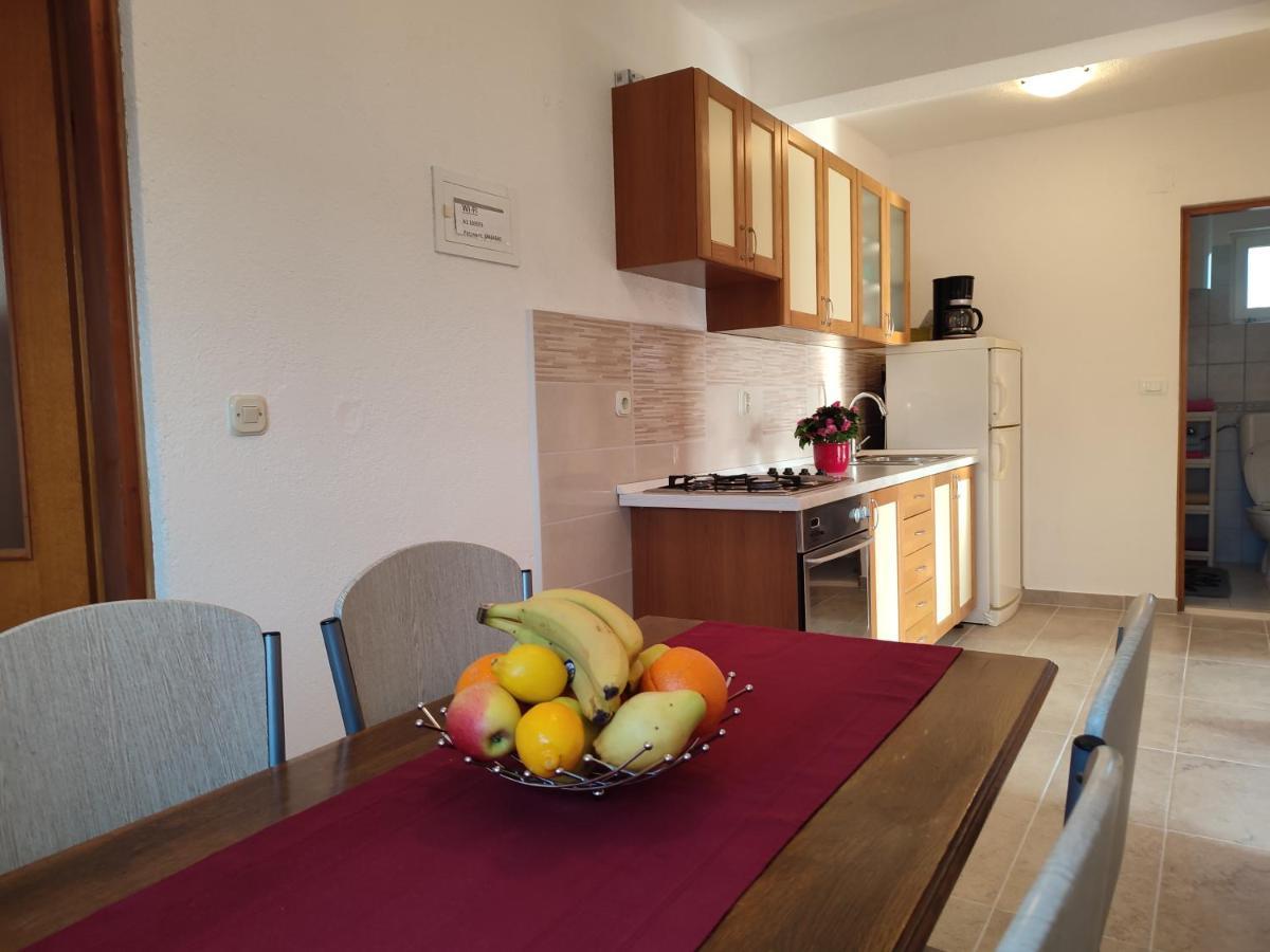 Nives Apartmani Pakoštane Esterno foto