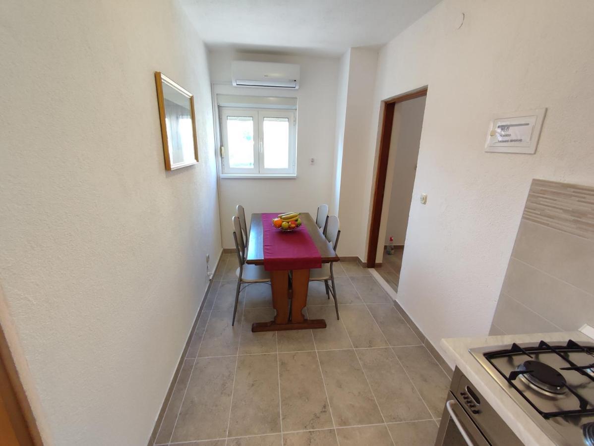 Nives Apartmani Pakoštane Esterno foto